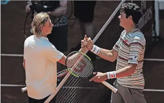  ?? FRANCISCO SECO
THE ASSOCIATED PRESS ?? Denis Shapovalov, left, from Canada shakes hands with countryman Milos Raonic. Shapovalov won, 6-4, 6-4.