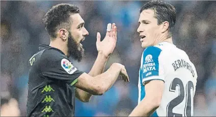  ?? FOTO: PUNTÍ ?? Borja Iglesias y Bernardo, en el partido de la primera vuelta. Ni el ‘Panda’ ni Rubi han podido superar en Sevilla lo hecho como pericos