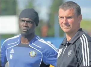  ??  ?? ●● Efe Sodje at the Moss Rose with John Askey before his departure