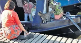  ?? ?? Shortly before our departure from Caen Hill Marina, Ella stands on our boat bow and listens in on Donna (on the pontoon) and Brenda chatting.