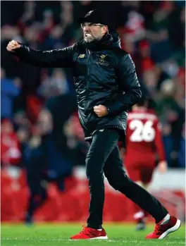  ??  ?? EMOCIONADO. Jürgen Klopp celebra una de las victorias del Liverpool.