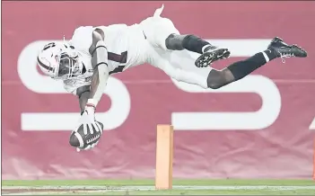  ?? MARCIO JOSE SANCHEZ — THE ASSOCIATED PRESS ?? Stanford CB Kyu Blu Kelly lunges into the end zone to score after intercepti­ng a USC pass Saturday in Los Angeles.