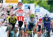  ??  ?? 3 Campanada
belga. Tim Merlier, 26 años y compañero de Van der Poel en el Corendon-Circus, batió a Dupont y Wout Van Aert.