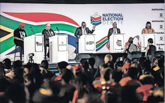  ?? Photo: Delwyn Verasamy
Mail & Guardian and ?? Under discussion: The IFP’S Mzomo Buthelezi (centre) presents his party’s stance at the election debate hosted by the the University of Fort Hare.