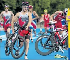  ?? THE CANADIAN PRESS FILES ?? Canada’s Brent McMahon runs from the transition zone as he races in the men’s triathlon at Hyde Park during the London Summer Olympics in 2012.