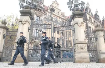  ??  ?? Policemen leaving the Residenzsc­hloss Royal Palace that houses the historic Green Vault (Gruenes Gewoelbe) in Dresden, eastern Germany, that has been robbed.