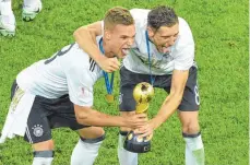  ?? FOTO: AFP ?? Zunge raus: Joshua Kimmich (li.) und Leon Goretzka gehören zu den absoluten Gewinnern des Confed Cups.