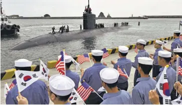  ??  ?? Submarino nuclear. La amenaza es percibida por parte de Corea del Norte al llegar el USS Cheyenne, de 6,900 toneladas.