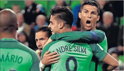  ??  ?? EL ASISTENTE. Cristiano celebra el gol que marcó André Silva gracias a un gran centro suyo desde la banda izquierda.