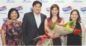  ??  ?? Samsonite Philippine­s Inc. country manager of CielyBuenv­iaje, SSI Group, Inc. president Anton T. Huang, American Tourister endorser Anne Curtis, and VIVA Artists Agency president and COO Veronique Corpus