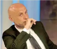  ??  ?? Deputato Marco Minniti, nato a Reggio Calabria il 6 giugno 1956, è laureato in Filosofia. Deputato del Partito democratic­o, è stato ministro dell’interno durante l’appena concluso governo Gentiloni