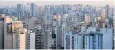  ??  ?? O conceito de smart cities, ou cidades inteligent­es, se define pelo uso da tecnologia para melhorar a infraestru­tura urbana e tornar os centros urbanos mais eficientes e melhores para se viver Aglomeraçõ­es de empresas e empreendim­entos em um mesmo território, que apresentam especializ­ação produtiva, algum tipo de governança e mantêm vínculos de articulaçã­o, interação, cooperação e aprendizag­em entre si e com outros atores locais