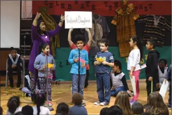  ?? The Sentinel-Record/Mara Kuhn ?? UNHIDDEN FIGURES: Langston Aerospace and Environmen­tal Studies Magnet School teacher Clarice Anderson, left, directs second-grade students during an activity Tuesday for Black History Month. Students read clues about significan­t figures in black...