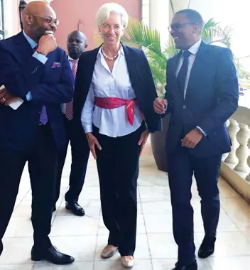  ?? SAMY MANUEL | EDIÇÕES NOVEMBRO ?? Directora-geral do FMI Christine Lagarde em Dezembro em Luanda depois da aprovação do EFF