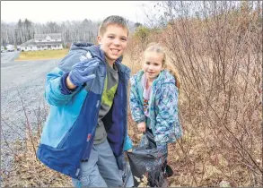  ?? COLIN CHISHOLM ?? Brother and sister Bradon Kelly, 10, and Coralee, 8, pick up some garbage at the Mount Uniacke Public Library on April 19, 2018 leading up to Earth Day.