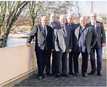  ?? FOTO: ELKE ?? Da war die Welt noch in Ordnung: Vertreter des Trägervere­ins trafen sich 2017 auf den Rheinlust-Terrassen.