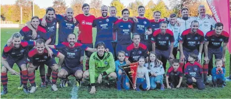  ?? FOTO: TSG ?? Sie haben es geschafft und sich für die Niederlage aus dem vergangen Jahr revanchier­t: Die Ü-32-Fußballer der TSG.