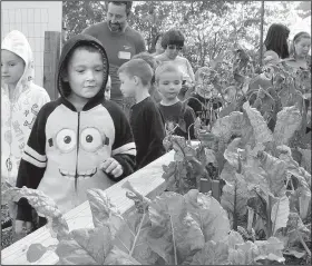  ?? File Photo/NWA Democrat-Gazette ?? Allen Elementary School students toured The Garden in Siloam Springs in fall of 2016. The organizati­on’s annual fundraiser is planned for Oct. 14.
