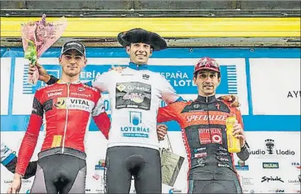  ?? FOTO: RFEC ?? Primera C1 El podium de la prueba el pasado año en Laudio, con Periou, segundo, Orts, ganador, y Aitor Hernández, tercero