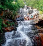  ?? —DC ?? Villagers enjoy themselves at the naturally-formed waterfall located in the Saidapur forest area.