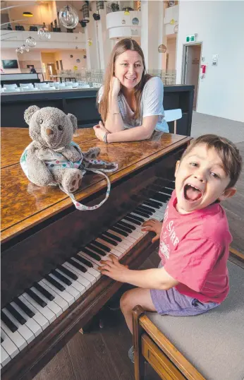  ?? Picture: JAY TOWN ?? Seth Gordon, 9, who has an inoperable brain tumour, and his mum Alisa Blackshaw are loving their new home away from home at Ronald McDonald House in Melbourne.