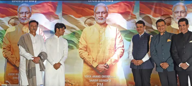  ?? (AFP) ?? Indian actor Suresh Oberoi, producer Sandip S Singh, Maharashtr­a Chief Minister Devendra Fadnavis, actor Vivek Oberoi and director Umang Kumar pose with posters of the upcoming Bollywood film - a biopic on Prime Minister Narendra Modi