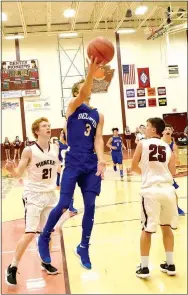  ?? Photo by Mike Eckels ?? Decatur’s Taylor Haisman (3) slips between two Pioneer defenders to put up a jumper from the right side of the lane.