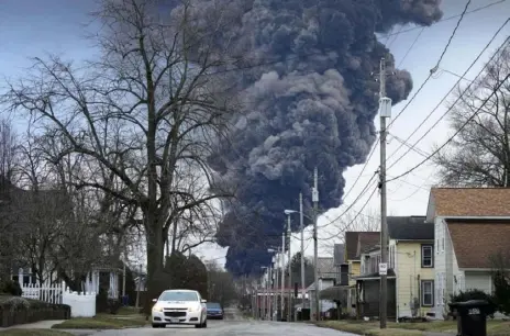  ?? Associated Press ?? A black plume rises over East Palestine, from the controlled detonation of a portion of the derailed Norfolk Southern train.