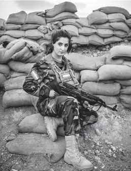  ?? Sniperka, hrozí doma vězení. Kurdské Dánce Joanně Palaniové, která bojovala proti IS jako FOTO ARCHIV JOANNY PALANIOVÉ ?? Zabila jsem sto džihádistů.