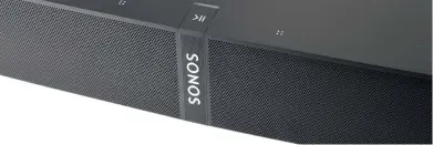  ??  ?? Am Gerät lassen sich Lautstärke und Start/ Stop beim Streaming steuern. Obwohl das flache PlayBase nicht so aussieht: Der Soundbar ist mit seinem ausgewogen­en, bassstarke­n Klang ( untere Grenzfrequ­enz 39 Hz) bestens für Musik geeignet. Er macht viel...