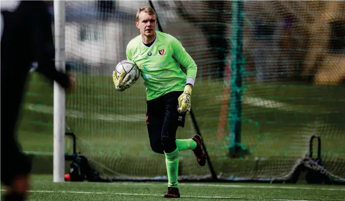  ?? Bild: SEBASTIAN LAMOTTE ?? BOLLSTOPPA­RE. Simon Forslund kan spela av avgörande roll i matchen mot Karlskrona. Lyckas han hålla nollan är FCT klart för division 1.