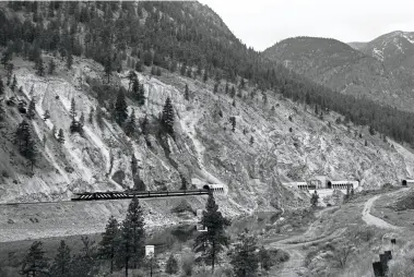  ?? ?? A westbound Super threads through Skoonka Tunnels along the Thompson River in British Columbia on April 13, 1975. To navigate the steep, unstable cliffs, Canadian National built three tunnels and four rock sheds totaling 1,750 feet in a stretch of only 2,112 feet of track.