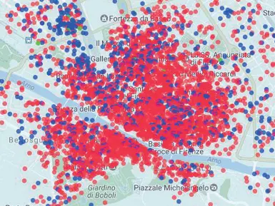  ??  ?? La mappa della presenza (rappresent­ata dai pallini rossi) di affitti Airbnb nel centro di Firenze