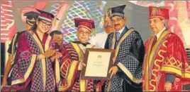  ?? PARDEEP PANDIT/HT ?? Lovely Profession­al University chancellor Ashok Mittal honouring President Pranab Mukherjee during the convocatio­n at the varsity in Phagwara on Tuesday.