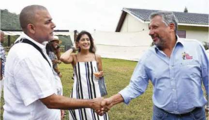  ?? (Photos: Garfield Robinson) ?? Jamaica Observer Managing Director Dominic Beaubrun (left) and his wife Angelique were welcomed to Azan’s Farm by Chris Levy, president and CEO, Jamaica Broilers Group.