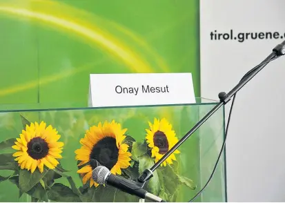  ??  ?? Gemeindera­t vor dem Abgang: Mesut Onay soll wegen eines sexuellen Übergriffs aus dem grünen Gemeindera­tsklub ausgeschlo­ssen werden. Doch er will sein Mandat behalten.