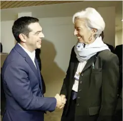  ??  ?? Με την επικεφαλής του Διεθνούς Νομισματικ­ού Ταμείου Κριστίν Λαγκάρντ και τον Ευρωπαίο επίτροπο Οικονομικώ­ν Υποθέσεων Πιερ Μοσκοβισί συναντήθηκ­ε χθες στο Νταβός ο Αλέξης Τσίπρας.