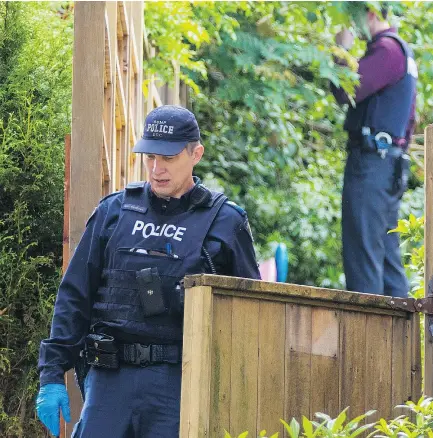  ?? FRANCIS GEORGIAN/PNG ?? RCMP offiCers in Mission found a 23-month-old toddler in the swimming pool of a home next to a dayCare where she had been reported missing on Ǻednesday. Despite efforts to revive her, the girl was later pronounCed dead in hospital.
