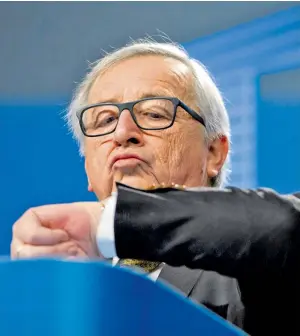  ?? BILD: SN/AP/VIRGINIA MAYO ?? Die Zeit ist reif für die Abschaffun­g der Zeitumstel­lung, dachte Kommission­spräsident Jean-Claude Juncker 2018. Passiert ist nichts.