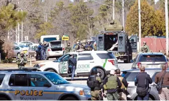  ?? PHOTO BY T'XER ZHON KHA /THE POST-CRESCENT VIA AP ?? DEADLY DAY: Law enforcemen­t vehicles and SWAT teams respond to a shooting yesterday at an apartment complex in northern Wisconsin.