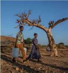  ?? FOTO: NARIMAN EL-MOFTY / AP / NTB ?? Ifølge rapport vil så mange som 235 millioner mennesker globalt kommer til å trenge en eller annen form for nødhjelp. Det er en økning på hele 40 prosent fra i år. Bildet er fra det østlige Sudan.