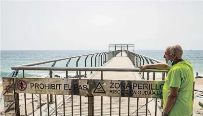  ?? César Rangel ?? El puente, símbolo de Badalona, está clausurado desde enero del 2020. Junto a estas líneas las dos opciones sometidas a votación