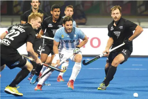  ?? (AFP) ?? Argentina’s Agustin Mazzilli (centre) and New Zealand players vying for the ball during their group stage match at the 2018 Hockey World Cup in Bhubaneswa­r yesterday.