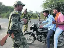  ?? Narinder Nanu / AFP ?? India’s Border Security Force has stepped up security after its army conducted what it described as “surgical strikes” on suspected terrorist bases in Pakistan-held territory.