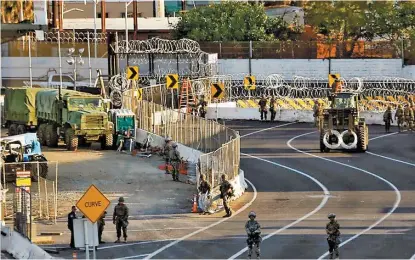  ?? ANDRÉS LOBATO ?? El operativo en la garita de San Yisidro se mantiene.