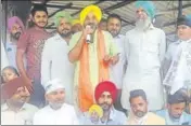  ?? HT PHOTO ?? AAP candidate and sitting MP Bhagwant Mann addressing an election rally in Ghadban village in Sangrur.