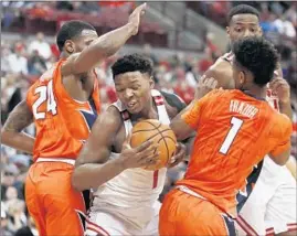  ?? Fred Squillante Columbus Dispatch ?? OHIO STATE forward Jae’Sean Tate tries to squeeze by Illinois guards Mark Alstork, left, and Trent Frazier during the first half.