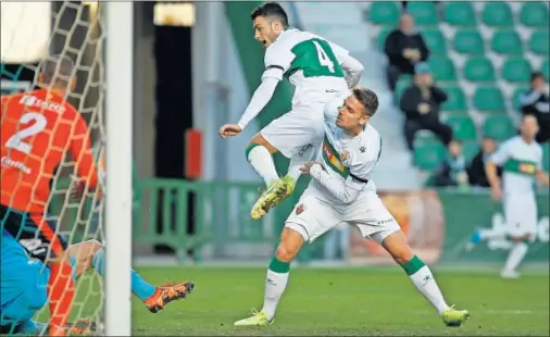  ??  ?? VICTORIA SIN BRILLO. Elche venció 2-1 ante uno de los conjuntos de la zona baja de la tabla.