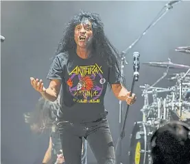  ??  ?? Aperitivo fuerte. Anthrax dejó la vara alta para los que tocarían luego.