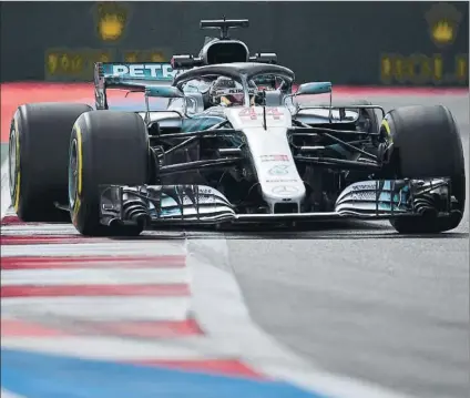  ?? FOTO: GETTY ?? Lewis Hamilton fue el más rápido en la primera jornada de libres a una vuelta, tuvo mejor ritmo que Vettel y sufrió menos ‘graining’